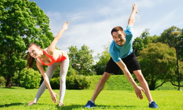 足球中超升班马爆冷击败卫冕冠军，全网热议